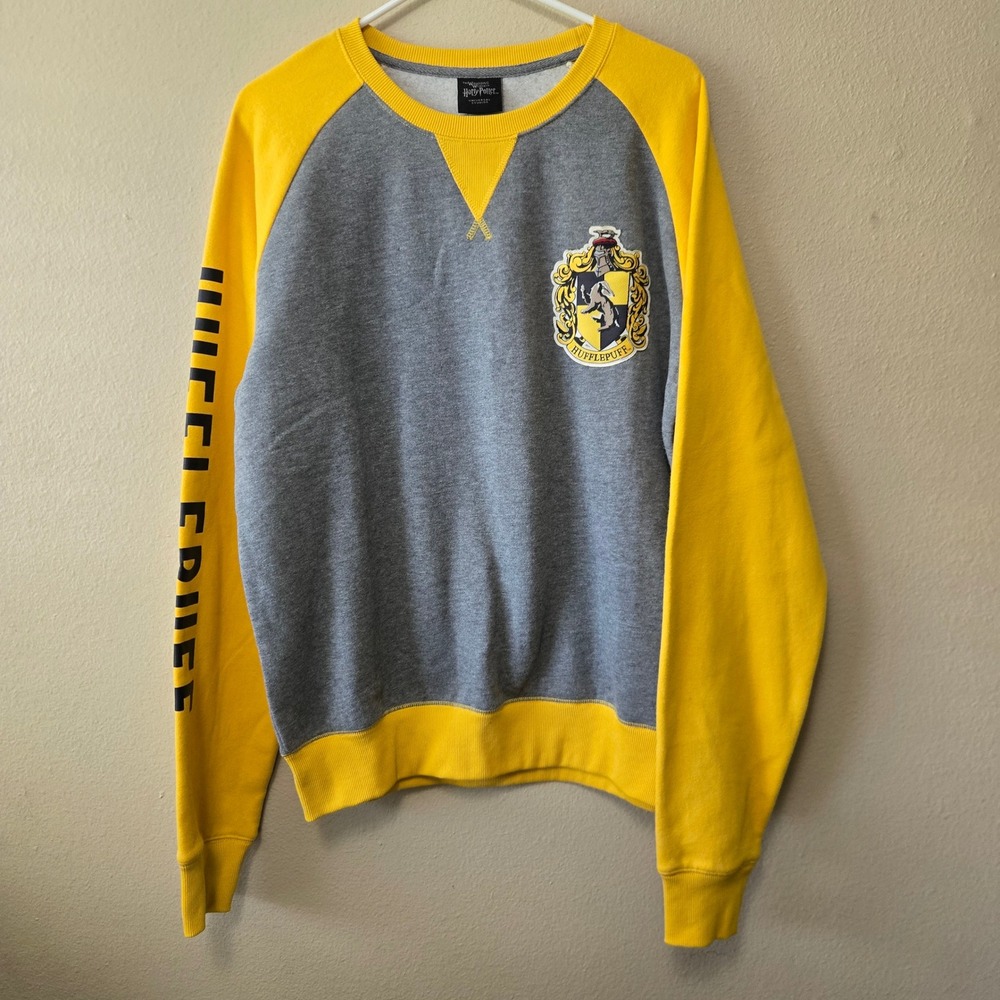 Harry Potter Hufflepuff Sweatshirt Universal Studios Grey Yellow Raglan Unisex L